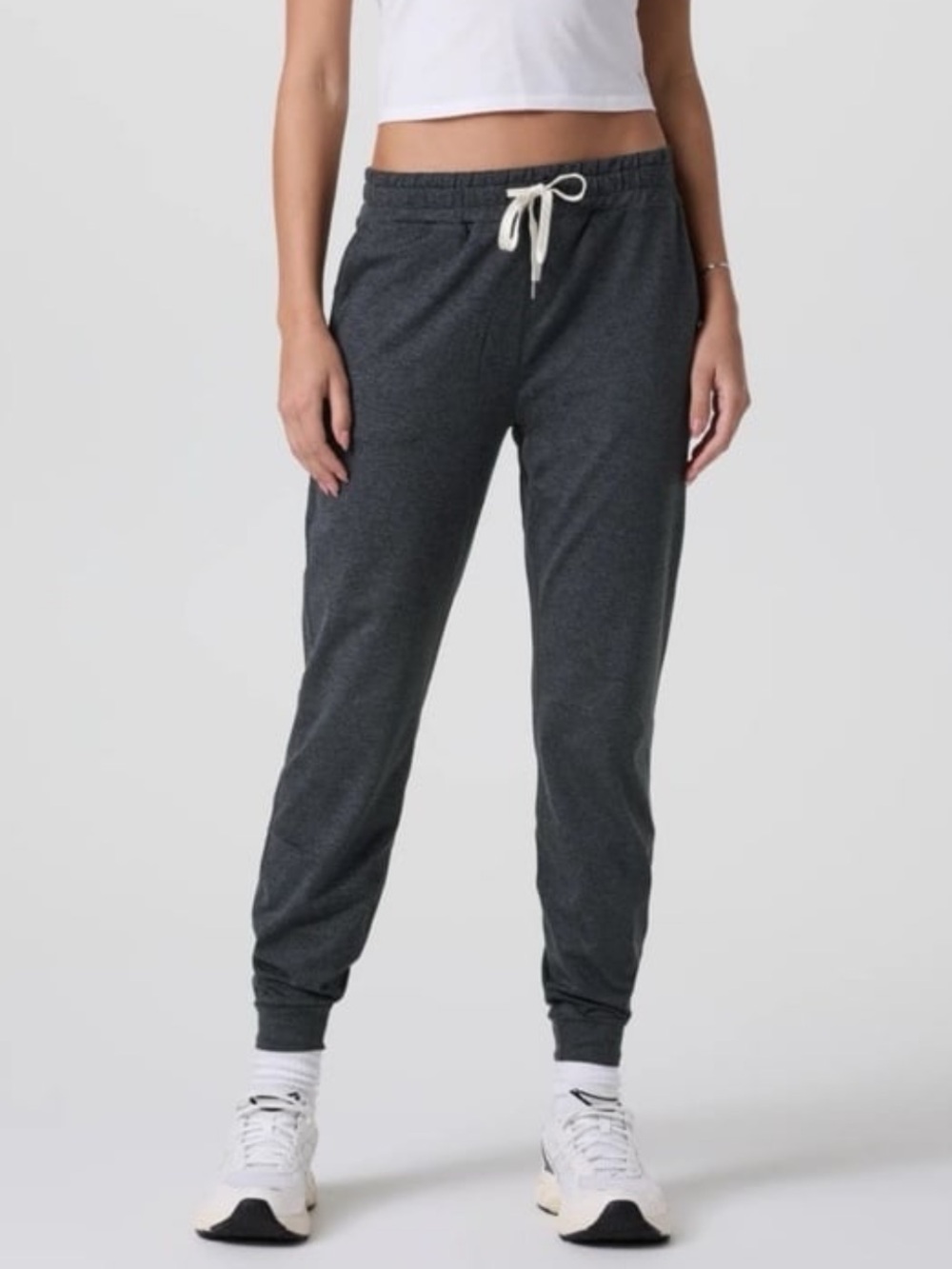 Vuori Woman’s Performance Joggers Charcoal Heather XS